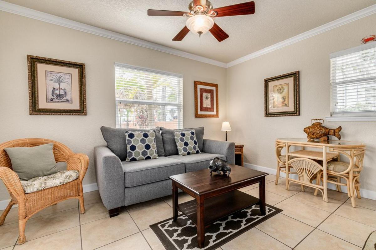Walkable To Restaurants And Steps To The Beach! - Coconut Villa'S Suite 10 St. Pete Beach Extérieur photo