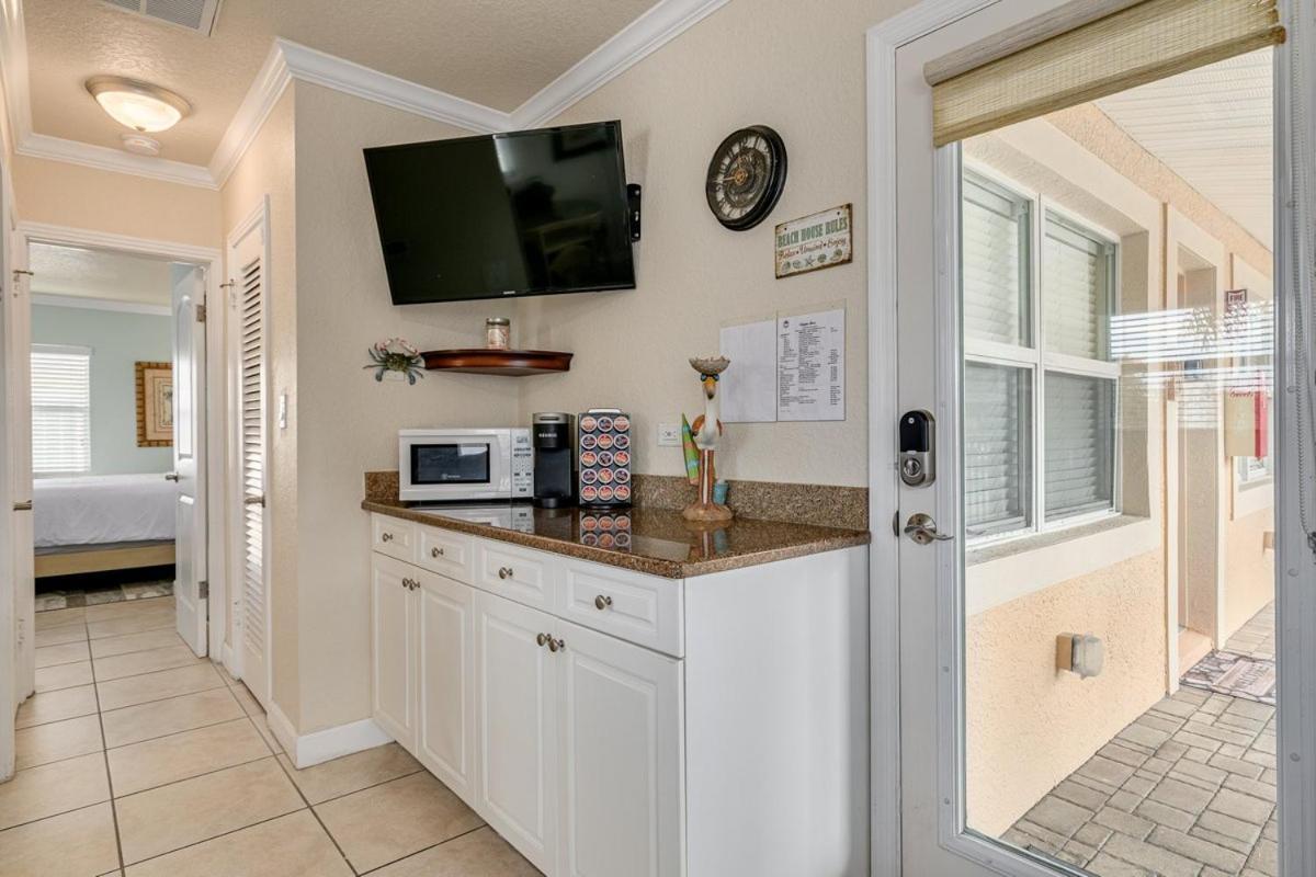 Walkable To Restaurants And Steps To The Beach! - Coconut Villa'S Suite 10 St. Pete Beach Extérieur photo