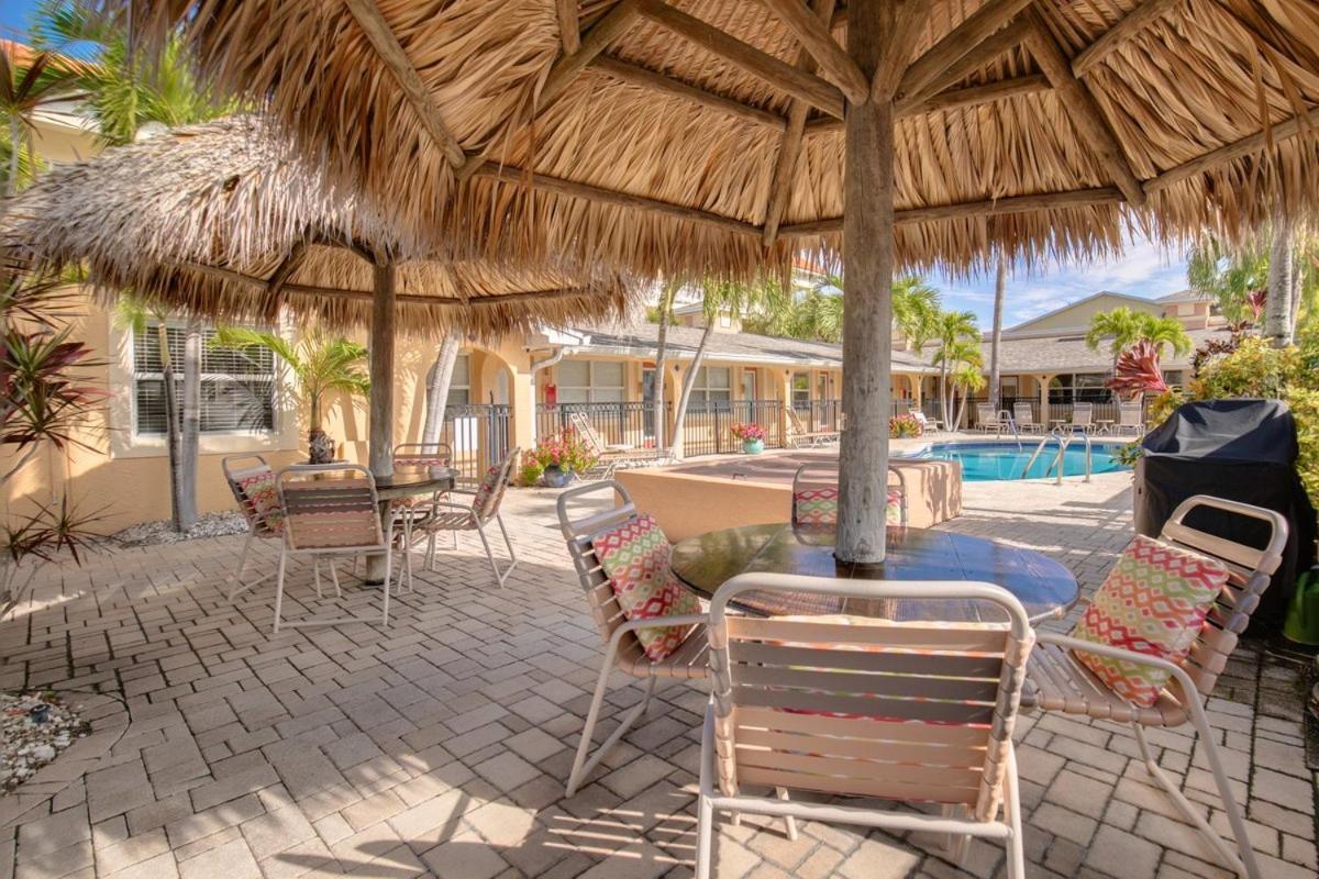 Walkable To Restaurants And Steps To The Beach! - Coconut Villa'S Suite 10 St. Pete Beach Extérieur photo