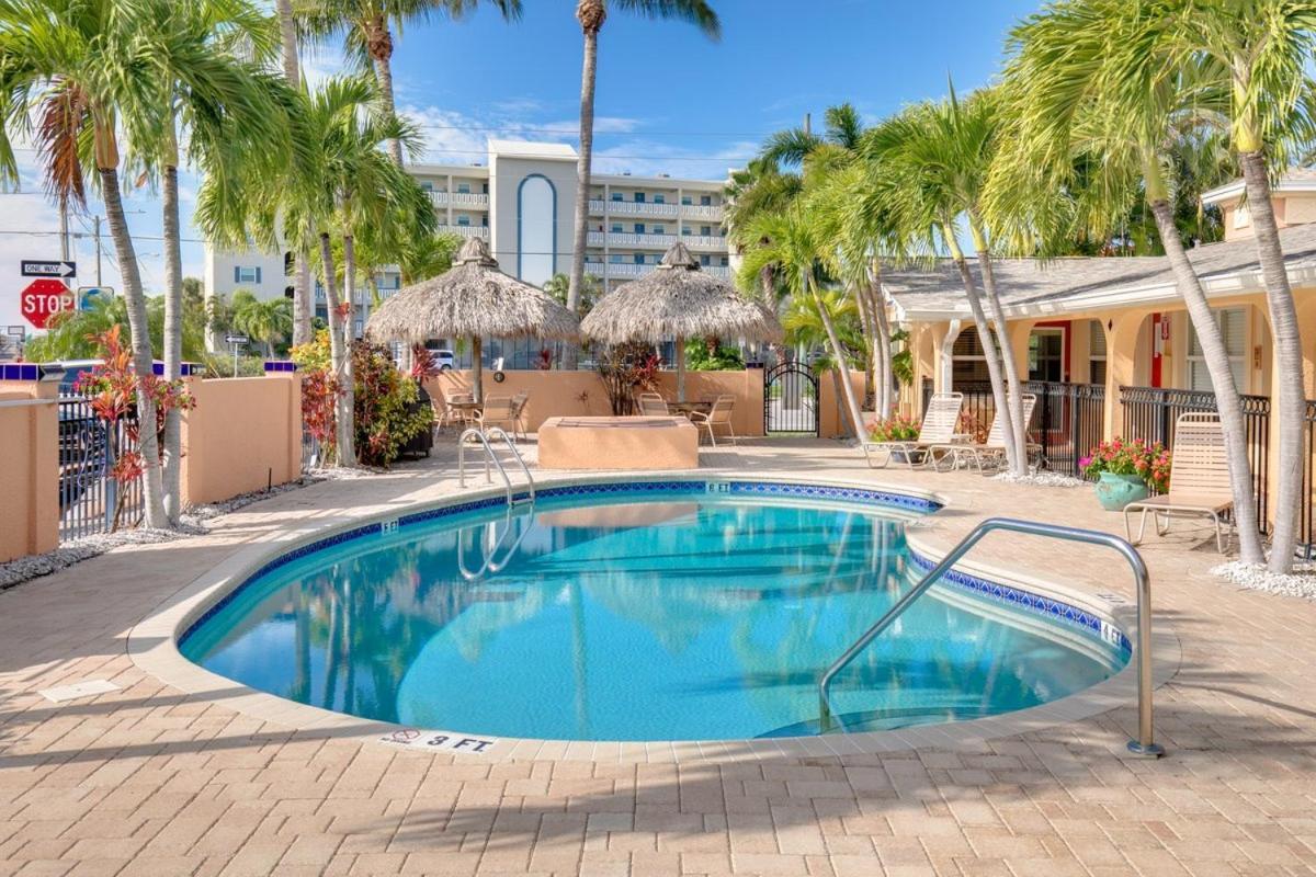 Walkable To Restaurants And Steps To The Beach! - Coconut Villa'S Suite 10 St. Pete Beach Extérieur photo