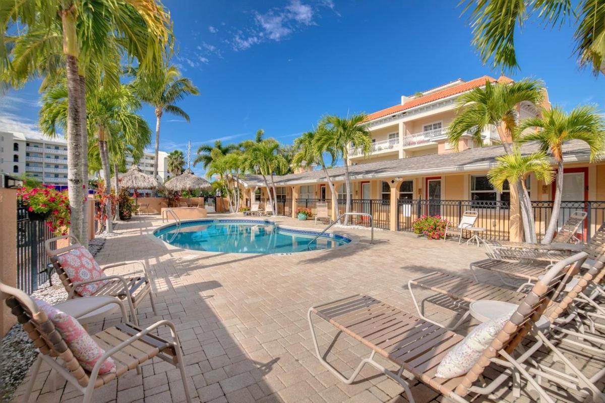 Walkable To Restaurants And Steps To The Beach! - Coconut Villa'S Suite 10 St. Pete Beach Extérieur photo