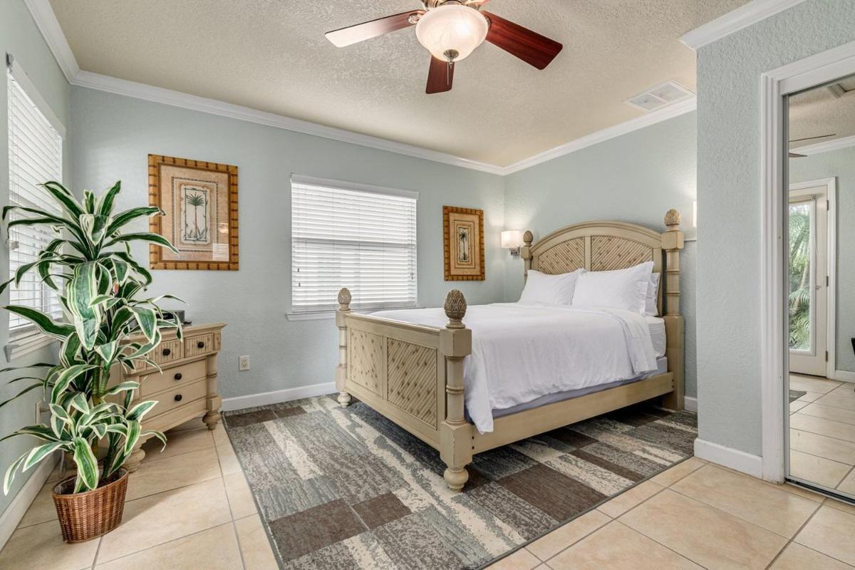 Walkable To Restaurants And Steps To The Beach! - Coconut Villa'S Suite 10 St. Pete Beach Extérieur photo